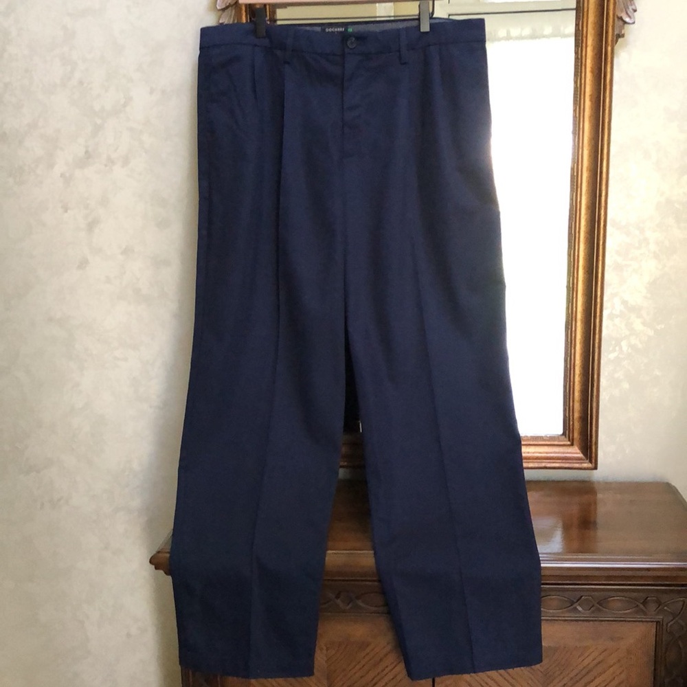 New Men’s Dockers Iron Free Khakis. Sz 38 x 32.  Classic fit pleated. Navy blue. - Picture 2 of 15